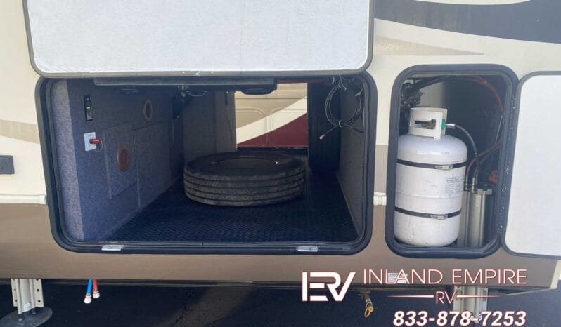 
								2017 Forest River Cardinal 3250RL Used Fifth Wheel RV For Sale in Colton CA full									